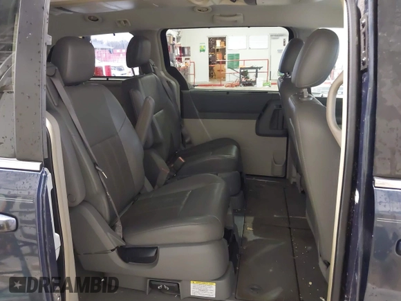 2008 Chrysler Town & Country Touring with VIN 2A8HR54P38R684386, listed as a IAAI auction lot 41463061 with 140,392 mi miles. Bid and sale history available at carsss.com. Image 8.