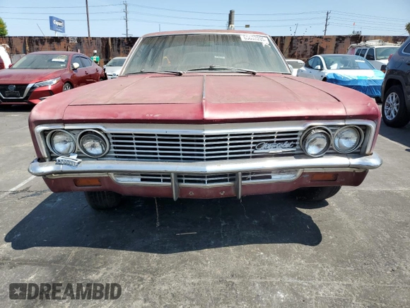 1966 Chevrolet Impala z VIN 164696D136646, wystawiony jako Copart lot #65637205 z przebiegiem 32 333 mil mil oraz Czysty tytuł • Clean title. Historia ofert i sprzedaży dostępna na DreamBid. Obrazek 5.
