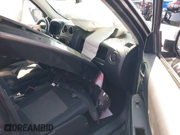 2016 Jeep Patriot Latitude with VIN 1C4NJRFB2GD637975, listed as a IAAI auction lot 42662174 with 115,709 mi miles and . Bid and sale history available at DreamBid. Image 5.