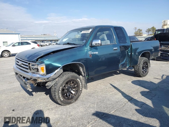 1997 Toyota T100 SR5 with VIN JT4UN24D8V0047084, listed as a Copart auction lot 82485654 with 181,596 mi miles and Salvage Title. Bid and sale history available at DreamBid. Image 1.