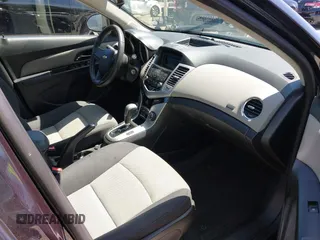 2014 Chevrolet Cruze LS z VIN 1G1PA5SG6E7320028, wystawiony jako IAAI lot #42350021 z przebiegiem 103 864 mil mil oraz . Historia ofert i sprzedaży dostępna na DreamBid. Obrazek 5.