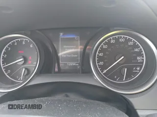 2024 Toyota Camry SE z VIN 4T1G11AK8RU901040, wystawiony jako IAAI lot #41977610 z przebiegiem 12 694 mil mil oraz . Historia ofert i sprzedaży dostępna na DreamBid. Obrazek 7.