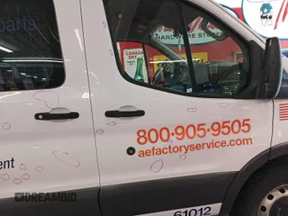 2016 Ford Transit Cargo z VIN 1FTYE1YM4GKA89538, wystawiony jako IAAI lot #42679120 z przebiegiem 223 958 mil mil oraz . Historia ofert i sprzedaży dostępna na DreamBid. Obrazek 16.