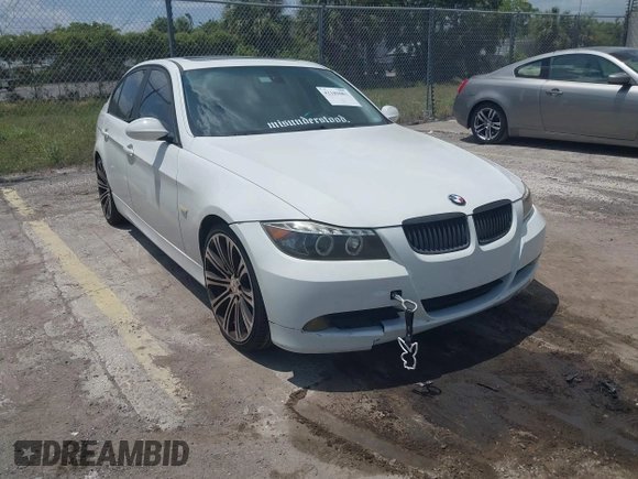 2006 BMW 3 Series 325i with VIN WBAVB13586KR64000, listed as a IAAI auction lot 42185081 with 160,589 mi miles. Bid and sale history available at carsss.com. Image 1.