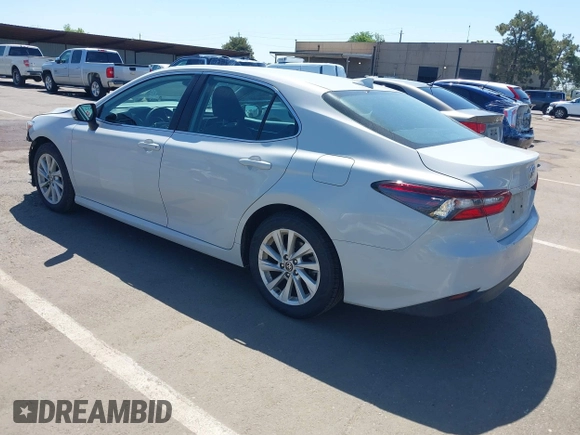 2024 Toyota Camry LE z VIN 4T1C11AK3RU214854, wystawiony jako IAAI lot #42143146 z przebiegiem 50 344 mil mil oraz . Historia ofert i sprzedaży dostępna na DreamBid. Obrazek 3.