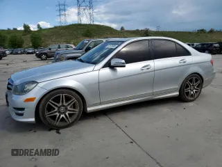 2014 Mercedes-Benz C 250 Sport z VIN WDDGF4HB5EG225934, wystawiony jako Copart lot #60107505 z przebiegiem 187 350 mil mil oraz Czysty tytuł • Clean title. Historia ofert i sprzedaży dostępna na DreamBid. Obrazek 1.