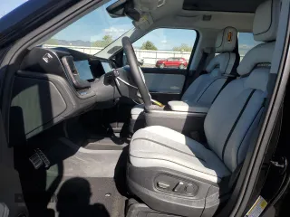 2023 Rivian R1S Adventure z VIN 7PDSGABA3PN025254, wystawiony jako Copart lot #53902505 z przebiegiem 15 570 mil mil oraz Szkody całkowita. Historia ofert i sprzedaży dostępna na DreamBid. Obrazek 7.
