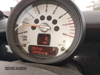 2011 MINI Hardtop S z VIN WMWSV3C50BTY12514, wystawiony jako IAAI lot #40989520 z przebiegiem 199 445 mil mil oraz . Historia ofert i sprzedaży dostępna na DreamBid. Obrazek 7.