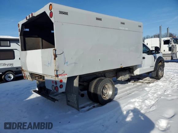 2017 Ford F-550 XL z VIN 1FDUF5GT4HDA08499, wystawiony jako Copart lot #41792125 z przebiegiem 105 467 mil mil oraz Tytuł czysty. Historia ofert i sprzedaży dostępna na DreamBid. Obrazek 3.