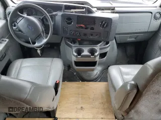 2010 Ford Econoline Cargo Commercial z VIN 1FTNE2EW4ADA35523, wystawiony jako Copart lot #53662005 z przebiegiem Nie podano mil oraz Szkody całkowita. Historia ofert i sprzedaży dostępna na DreamBid. Obrazek 8.