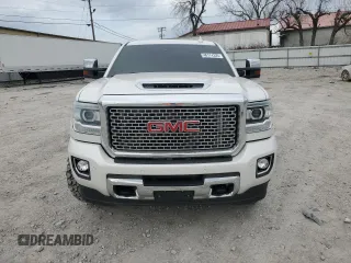 2018 GMC Sierra 2500HD Denali z VIN 1GT12UEY2JF273427, wystawiony jako Copart lot #48467595 z przebiegiem 113 878 mil mil oraz Szkoda całkowita • Salvage title. Historia ofert i sprzedaży dostępna na DreamBid. Obrazek 10.
