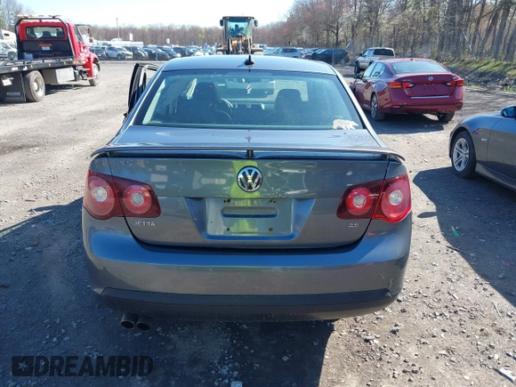 2008 Volkswagen Jetta SE с VIN 3VWRZ71K08M066480, выставлен на аукционе IAAI как лот 42129061 с пробегом 171 767 миль миль и . История ставок и продаж доступна на DreamBid. Изображение 16.