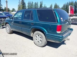 1997 Oldsmobile Bravada with VIN 1GHDT13W8V2713474, listed as a IAAI auction lot 42062680 with 187,046 mi miles. Bid and sale history available at carsss.com. Image 3.