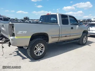 2000 Chevrolet Silverado 1500 Classic Work Truck with VIN 1GCEK19V5YE264057, listed as a IAAI auction lot 41951426 with 251,674 mi miles. Bid and sale history available at carsss.com. Image 4.