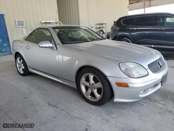 2002 Mercedes-Benz SLK-Class 3.2L with VIN WDBKK65F42F239018, listed as a Copart auction lot 46303805 with 96,233 mi miles and Clean Title. Bid and sale history available at carsss.com. Image 4.