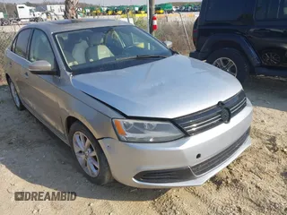 2013 Volkswagen Jetta SE с VIN 3VWDX7AJ0DM226262, выставлен на аукционе IAAI как лот 41622394 с пробегом 153 084 миль миль и . История ставок и продаж доступна на DreamBid. Изображение 6.