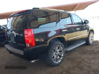 2008 Cadillac Escalade z VIN 1GYFK63828R232898, wystawiony jako IAAI lot #42131832 z przebiegiem 189 417 mil mil oraz . Historia ofert i sprzedaży dostępna na DreamBid. Obrazek 4.