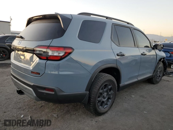 2025 Honda Pilot TrailSport with VIN 5FNYG1H62SB012877, listed as a Copart auction lot 42648605 with 3,631 mi miles and Salvage Title. Bid and sale history available at carsss.com. Image 3.