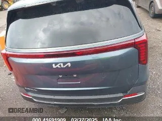 2025 Kia Carnival SX Prestige with VIN KNDNE5K32S6453595, listed as a IAAI auction lot 41691909 with 6,376 mi miles and . Bid and sale history available at carsss.com. Image 16.