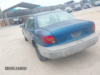 2000 Saturn SL z VIN 1G8ZF5280YZ108657, wystawiony jako IAAI lot #42414854 z przebiegiem 240 619 mil mil oraz . Historia ofert i sprzedaży dostępna na DreamBid. Obrazek 3.