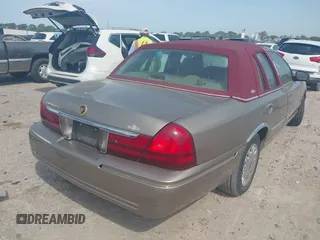 2003 Mercury Grand Marquis GS Convenience z VIN 2MEFM74W33X637135, wystawiony jako IAAI lot #42001834 z przebiegiem 146 184 mil mil oraz . Historia ofert i sprzedaży dostępna na DreamBid. Obrazek 4.