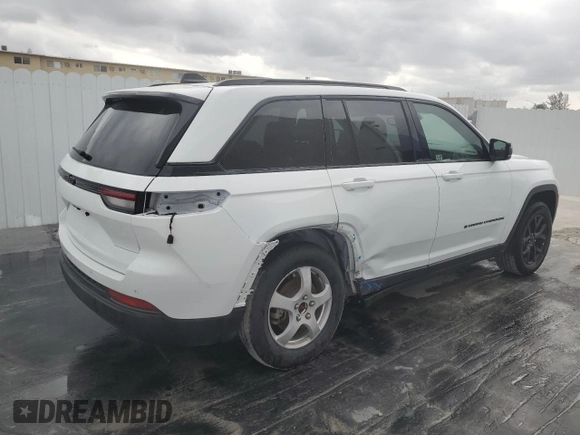 2024 Jeep Grand Cherokee Altitude with VIN 1C4RJGAG7R8546530, listed as a Copart auction lot 76833584 with 9,456 mi miles and Clean title. Bid and sale history available at DreamBid. Image 3.