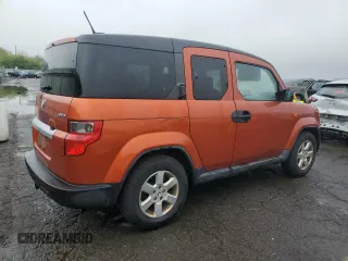 2010 Honda Element EX z VIN 5J6YH2H74AL007035, wystawiony jako Copart lot #55643735 z przebiegiem 186 381 mil mil oraz Szkoda całkowita • Salvage title. Historia ofert i sprzedaży dostępna na DreamBid. Obrazek 3.
