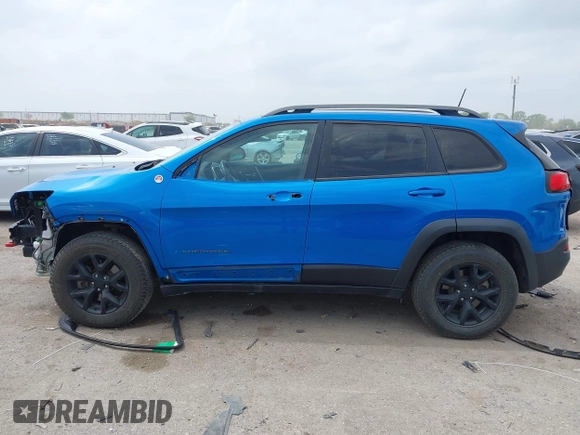2018 Jeep Cherokee Trailhawk with VIN 1C4PJMBX6JD569684, listed as a IAAI auction lot 41925325 with 149,446 mi miles and . Bid and sale history available at DreamBid. Image 15.