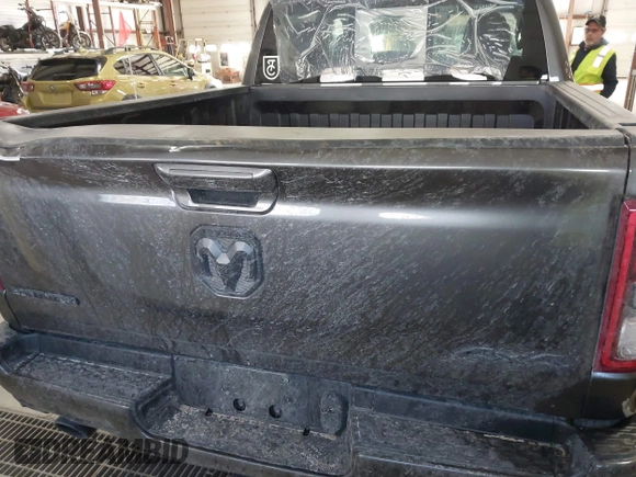 2020 Ram 1500 Big Horn z VIN 1C6SRFFT6LN103179, wystawiony jako IAAI lot #41884083 z przebiegiem 63 461 mil mil oraz . Historia ofert i sprzedaży dostępna na DreamBid. Obrazek 16.
