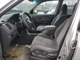 2004 Honda Pilot LX with VIN 2HKYF18124H555240, listed as a Copart auction lot 45273385 with 250,091 mi miles and Salvage Title. Bid and sale history available at carsss.com. Image 7.