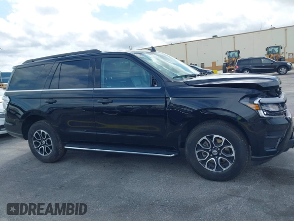 2022 Ford Expedition XLT with VIN 1FMJU1JT9NEA67323, listed as a IAAI auction lot 41628599 with 34,513 mi miles. Bid and sale history available at carsss.com. Image 13.