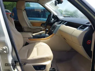 2006 Land Rover Range Rover Sport HSE z VIN SALSF25436A970841, wystawiony jako IAAI lot #42152175 z przebiegiem 254 024 mil mil oraz . Historia ofert i sprzedaży dostępna na DreamBid. Obrazek 5.