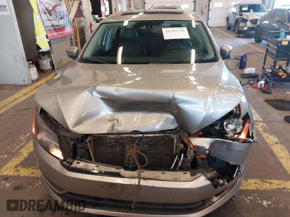 2014 Volkswagen Passat SE z VIN 1VWBN7A36EC064753, wystawiony jako IAAI lot #41221736 z przebiegiem 106 105 mil mil oraz . Historia ofert i sprzedaży dostępna na DreamBid. Obrazek 12.