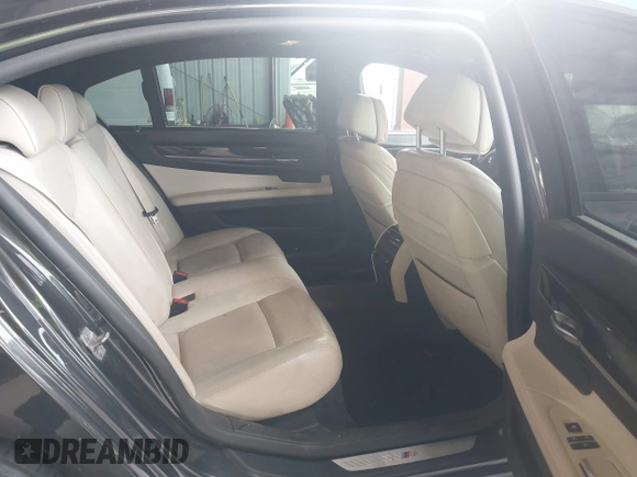 2013 BMW 7 Series 750Li с VIN WBAYE8C53DD132336, выставлен на аукционе IAAI как лот 42812991 с пробегом 174 099 миль миль и . История ставок и продаж доступна на DreamBid. Изображение 8.