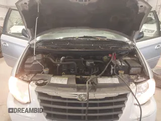 2005 Chrysler Town & Country LX с VIN 2C4GP44RX5R402180, выставлен на аукционе IAAI как лот 42062043 с пробегом 239 327 миль миль и . История ставок и продаж доступна на DreamBid. Изображение 10.