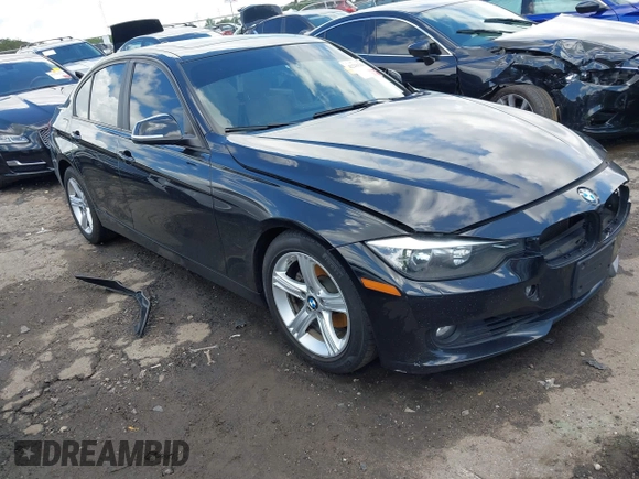 2013 BMW 3 Series 328i xDrive с VIN WBA3B5C55DF592295, выставлен на аукционе IAAI как лот 42231213 с пробегом 131 473 миль миль и . История ставок и продаж доступна на DreamBid. Изображение 1.