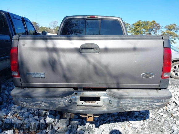 2002 Ford Super Duty F-250 XL with VIN 1FTNW21F52ED15515, listed as a IAAI auction lot 41351889 with 313,722 mi miles. Bid and sale history available at carsss.com. Image 16.