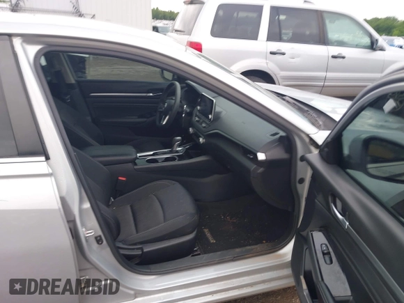 2021 Nissan Altima SV with VIN 1N4BL4DV2MN421715, listed as a IAAI auction lot 42525293 with 39,052 mi miles and . Bid and sale history available at DreamBid. Image 5.