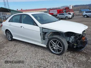 2014 Mercedes-Benz E-Class E 350 Luxury with VIN WDDHF8JBXEA852122, listed as a IAAI auction lot 41659079 with 60,991 mi miles. Bid and sale history available at carsss.com. Image 1.