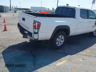 2023 Toyota Tacoma SR5 z VIN 3TMDZ5BN5PM148049, wystawiony jako IAAI lot #41648232 z przebiegiem 22 570 mil mil oraz . Historia ofert i sprzedaży dostępna na DreamBid. Obrazek 4.