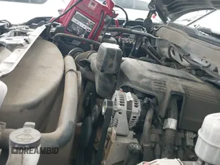 2018 Chevrolet Silverado 2500HD Work Truck z VIN 1GC1CUEG0JF262026, wystawiony jako IAAI lot #42098240 z przebiegiem 149 186 mil mil oraz . Historia ofert i sprzedaży dostępna na DreamBid. Obrazek 19.