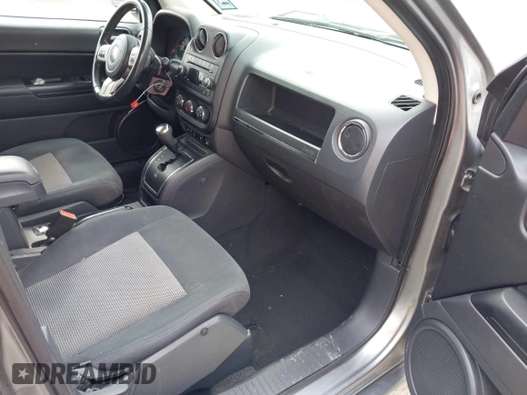 2011 Jeep Compass with VIN 1J4NF1FB1BD251618, listed as a IAAI auction lot 41633368 with 125,326 mi miles. Bid and sale history available at carsss.com. Image 5.