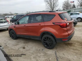 2019 Ford Escape SE z VIN 1FMCU9GD0KUB59820, wystawiony jako Copart lot #49674525 z przebiegiem 69 828 mil mil oraz Szkody całkowita. Historia ofert i sprzedaży dostępna na DreamBid. Obrazek 2.