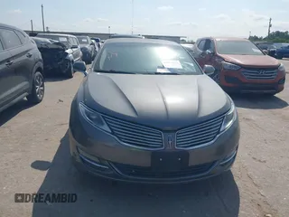 2014 Lincoln MKZ Hybrid z VIN 3LN6L2LU1ER831747, wystawiony jako IAAI lot #42053619 z przebiegiem 137 062 mil mil oraz . Historia ofert i sprzedaży dostępna na DreamBid. Obrazek 6.