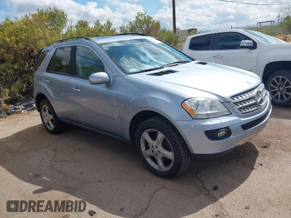 2008 Mercedes-Benz M 320 CDI z VIN 4JGBB22E68A302420, wystawiony jako IAAI lot #42402486 z przebiegiem 95 284 mil mil oraz . Historia ofert i sprzedaży dostępna na DreamBid. Obrazek 1.