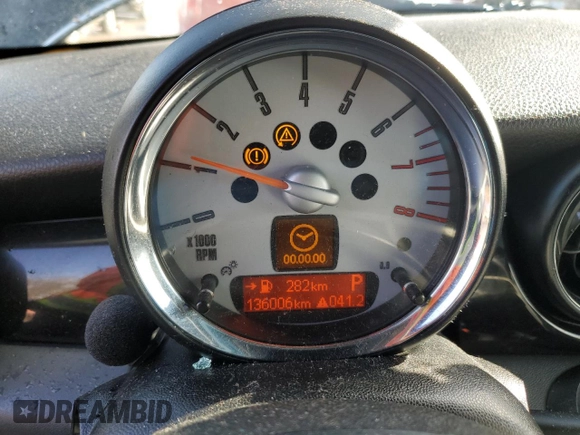 2009 MINI Hardtop S with VIN WMWMF73559TW85198, listed as a Copart auction lot 47538725 with 136,006 mi miles and Salvage title. Bid and sale history available at DreamBid. Image 9.