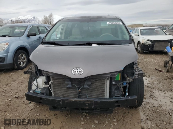 2013 Toyota Sienna XLE z VIN 5TDDK3DC1DS050345, wystawiony jako Copart lot #49737225 z przebiegiem 125 247 mil mil oraz Szkoda całkowita • Salvage title. Historia ofert i sprzedaży dostępna na DreamBid. Obrazek 5.
