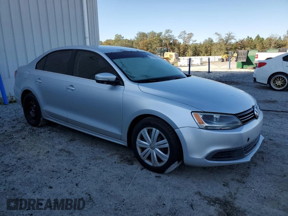 2013 Volkswagen Jetta SE with VIN 3VWDP7AJXDM367100, listed as a Copart auction lot 82292364 with 162,074 mi miles and Clean title. Bid and sale history available at DreamBid. Image 4.