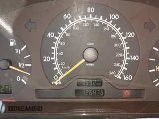 2000 Mercedes-Benz C 230 Kompressor z VIN WDBHA24G4YA799207, wystawiony jako IAAI lot #42010800 z przebiegiem 126 478 mil mil oraz . Historia ofert i sprzedaży dostępna na DreamBid. Obrazek 7.