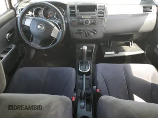 2007 Nissan Versa SL z VIN 3N1BC13E07L387968, wystawiony jako Copart lot #56212805 z przebiegiem 223 651 mil mil oraz Szkoda całkowita • Salvage title. Historia ofert i sprzedaży dostępna na DreamBid. Obrazek 8.